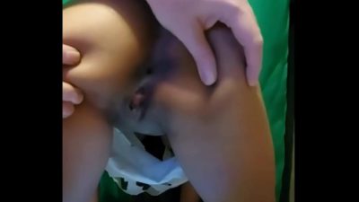 Bóp đít cho cô bạn gái lồn thâm chân dài của mình